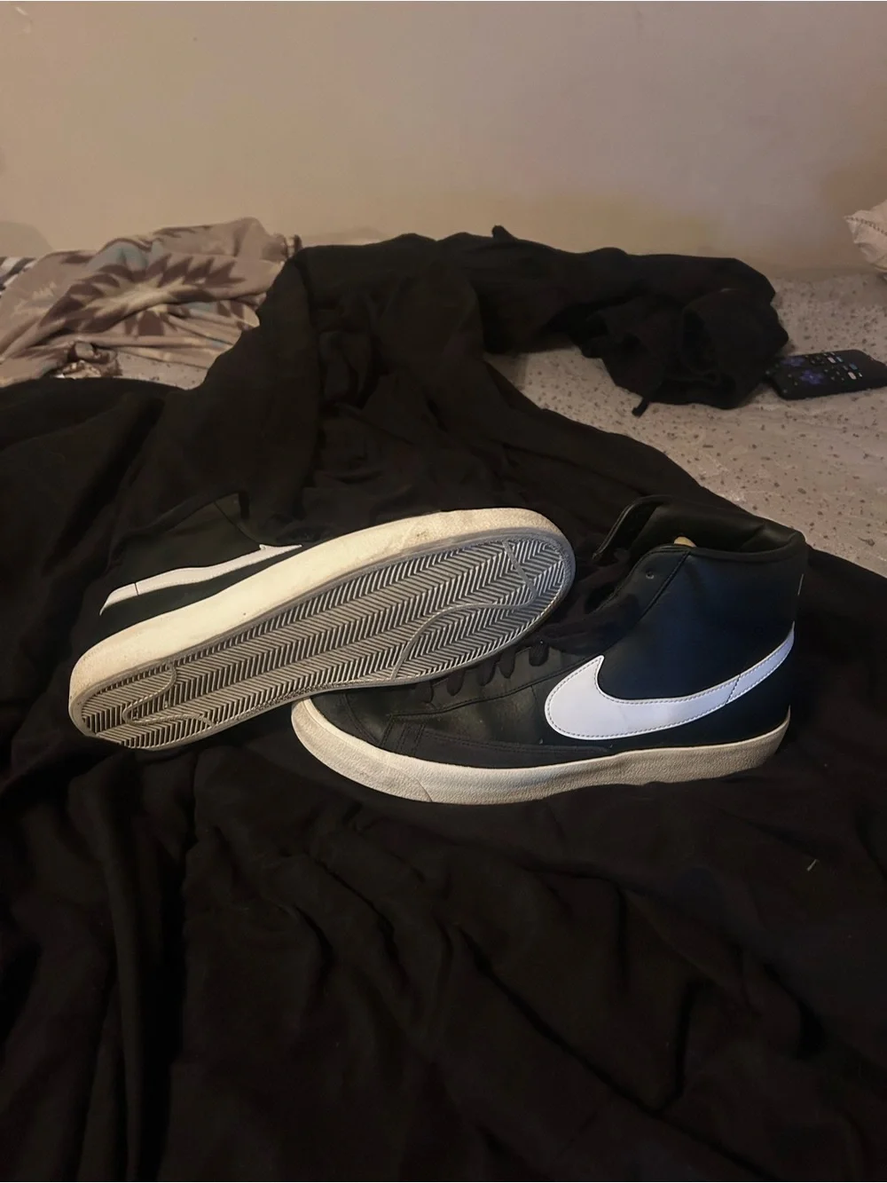 Nike black/white mid 77 blazer